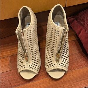 Steve Madden peep toe zip up heels beige size 6.5 with 4”heel